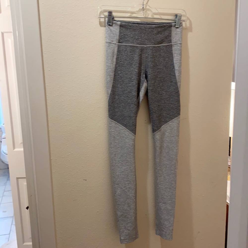 Outdoor Voices 7/8 two tone leggings